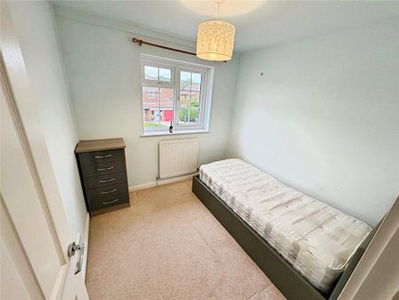 3 bedroom semi-detached house to rent - Photo 4