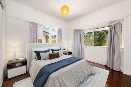 CHARMING EAST BRISBANE GEM JUST MINUTES FROM THE CBD - Photo 2