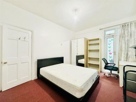 5 bedroom flat to rent - Photo 2