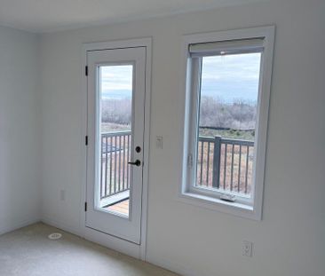 For Lease - 3210 Crystal Drive, Oakville, Ontario - Photo 4