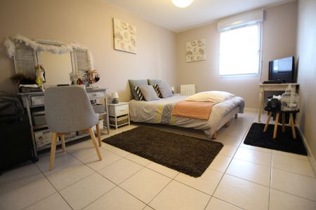 Appartement T3 avec parkings et terrasse - Photo 4
