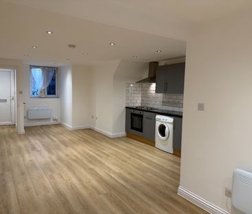 Studio Flat, Two Mile Hill Road, BS15 - Photo 2