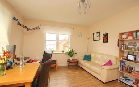 Modern two bedroom apartment within walking distance to Southmead Hospital, on good bus routes to Bristol town centre. - Photo 3