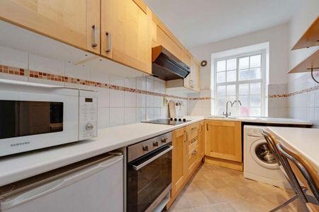 4 bedroom flat to rent - Photo 5