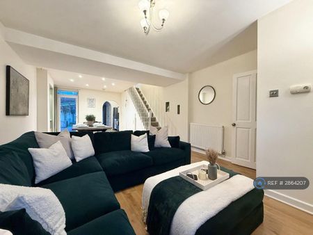 2 bedroom semi-detached house to rent - Photo 2