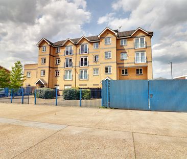 Calcutta Road, Tilbury, RM18 - Photo 1