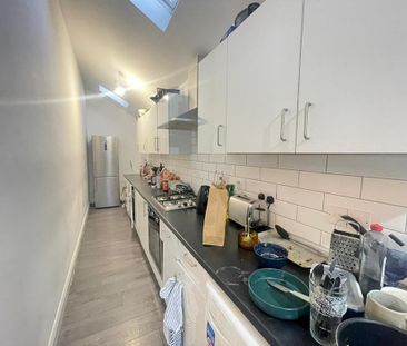 8 bedroom semi-detached house to rent - Photo 6