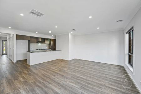 5 Ornament Avenue, Tarneit VIC 3029 - Photo 2