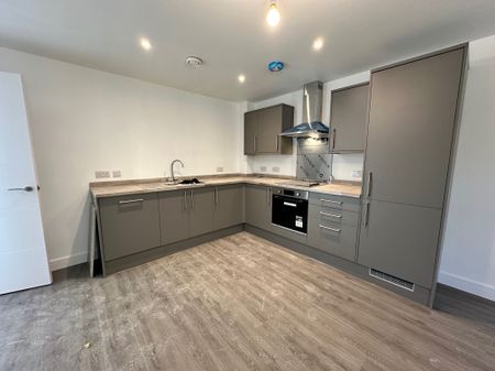 High Street, March - Photo 4