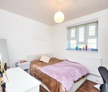 1 bedroom in a flat share to rent - Photo 3