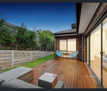 Contemporary comfort in a peaceful family location - Photo 4