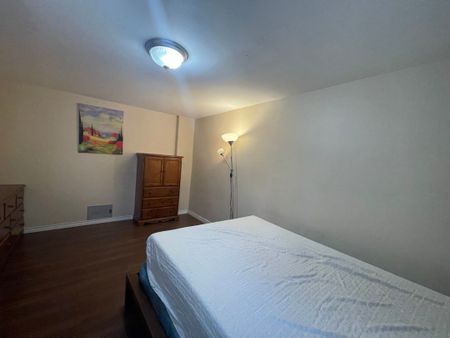 For Lease - 176 Fennell Avenue Unit# 2, Hamilton, Ontario - Photo 4