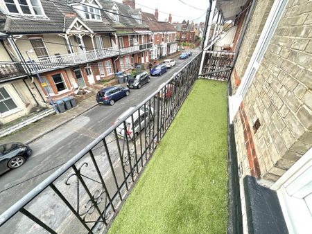 3 bedroom maisonette to rent - Photo 5