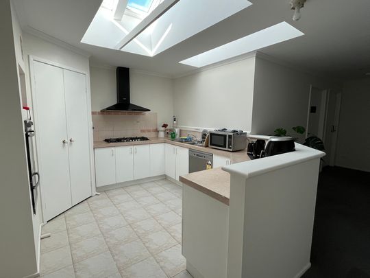 Roxburgh Park - Photo 1