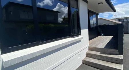 Newly Redecorated Unit in Hamilton East - Photo 2