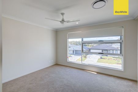 Stunning high-set residence - Photo 4