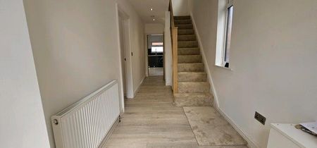 3 bedroom semi-detached house to rent - Photo 2