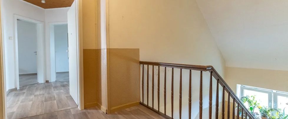 Ca. 51 m² große 2-Zimmer-Dachgeschosswohnung mit Tageslichtbad in Hagen-Eilpe - Foto 1