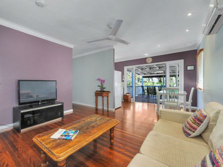 40 Barokee Street, Stafford Heights QLD, Belconnen - Photo 2