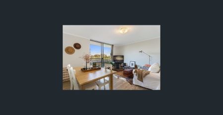 Easy & Modern Living in Leafy Corinda - Photo 5