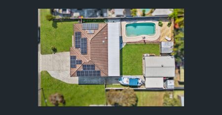 DUAL LIVING FAMILY HOME WITH POOL! GET IN QUICK FOR SUMMER! - Photo 3