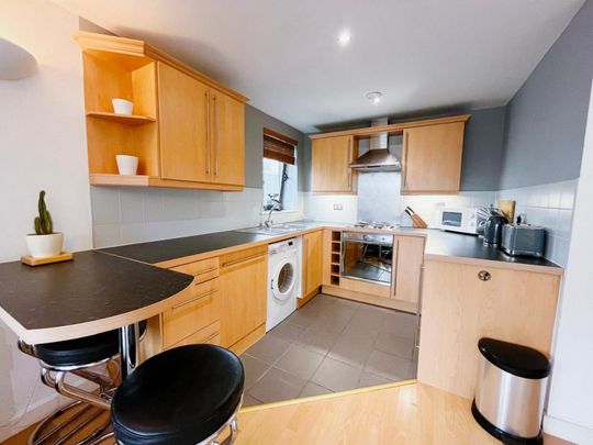 2 bedroom Flat To Let - Photo 1