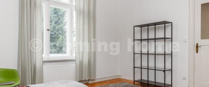 Fantastischer Stuckaltbau mit Balkon - Photo 1