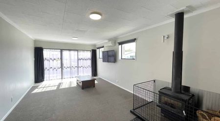 Impressive 3-Bedroom Family Home in Mosgiel - Photo 4