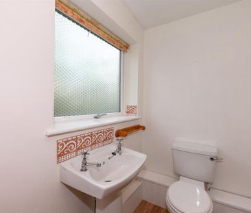 4 bedroom semi-detached house to rent - Photo 3