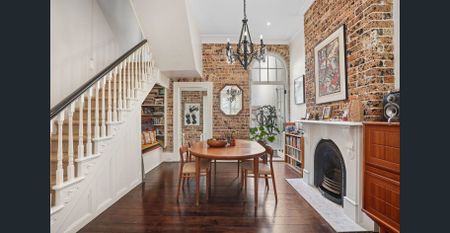 Charming Sunlit Paddington Terrace with Courtyard - Photo 2
