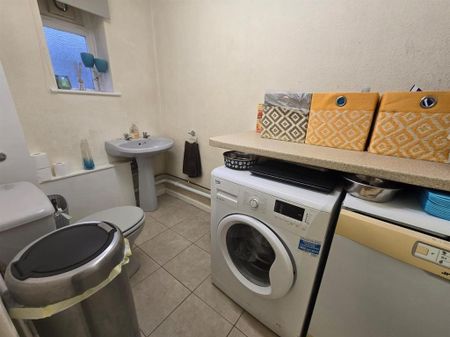 3 bedroom terraced house to rent - Photo 5