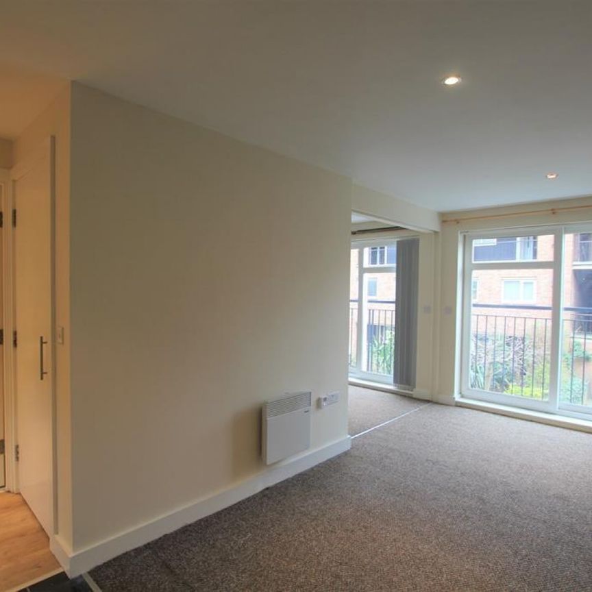 1 bedroom Flat To Let - Photo 1
