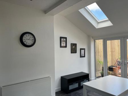 House share to rent - Photo 2