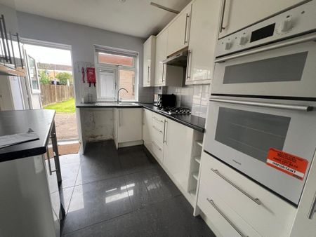 3 bedroom terraced house to rent - Photo 5