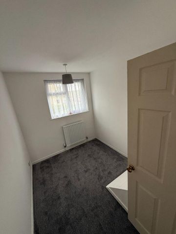 3 bedroom semi-detached house to rent - Photo 5