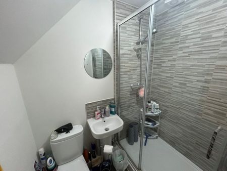 2 Bedroom Flat / Apartment - Redbury Drive, Park Gate - Photo 5