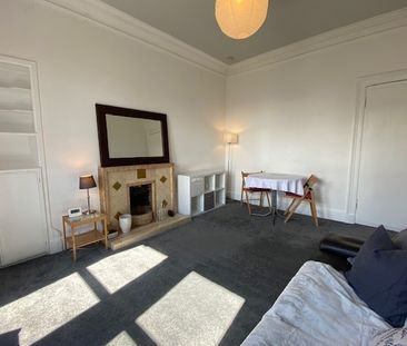 2 Bed Flat, Cathcart Place, EH11 - Photo 2