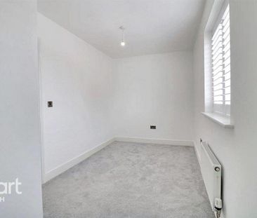 2 bedroom end of terrace house to rent - Photo 3