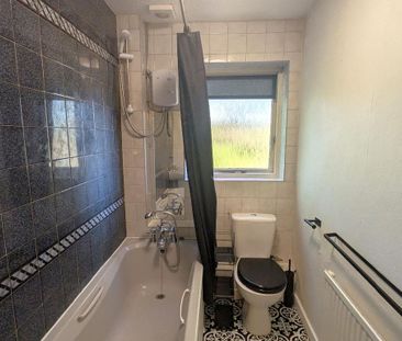 2 bedroom semi-detached house to rent - Photo 5