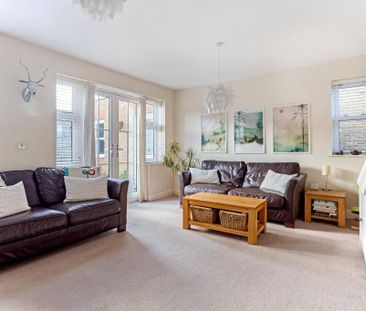 4 bedroom end of terrace house to rent - Photo 1