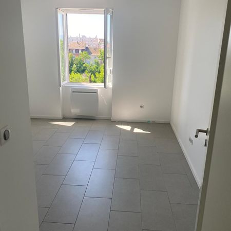 Location Appartement 3 pièces 55m² MULHOUSE 68200 - Photo 4