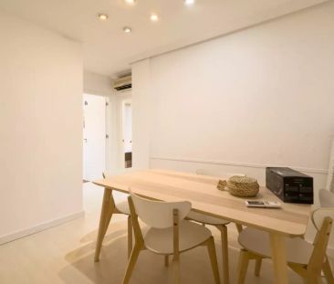 Single Bed in Room in a shared 5-bedroom apartment for rent in Sant... - Photo 1