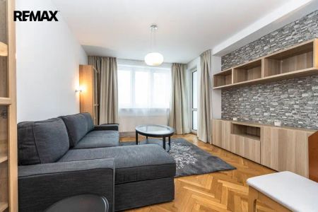 Pronájem bytu o dispozici 2+1 v ulici Petrohradská, Kladno - Fotografie 2