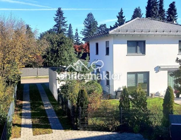 Villa in Gräfelfing/Lochham in Massivbauweise - Photo 1