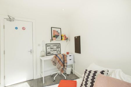 1 bedroom in a house share to rent - Photo 5