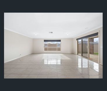 Light filled family home in popular Michael Place Estate - Photo 3