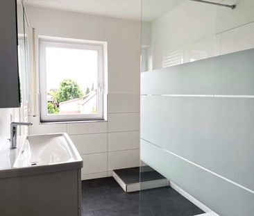 Sehr helle 3,5-Zimmer-Wohnung mit Balkon und Garage - Photo 2