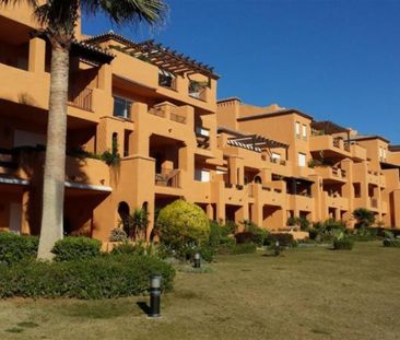 2 Bedroom Apartment For Rent in La Duquesa, Málaga - Photo 1