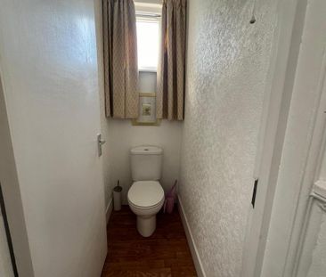 1 bedroom in a house share to rent - Photo 4