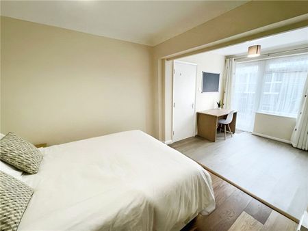 Broadacres, Guildford, Surrey, GU3 3BD - Photo 4